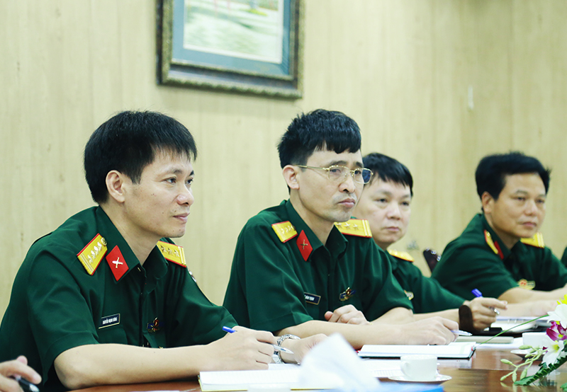 Phó cục trưởng Cục TCĐLCL, Bộ Quốc phòng Nguyễn Mạnh Hùng (ngoài cùng bên trái) và lãnh đạo các đơn vị trực thuộc
